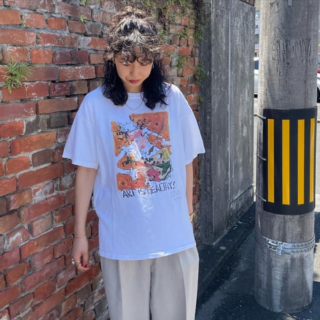 ART IS HEALTHY! Tシャツ