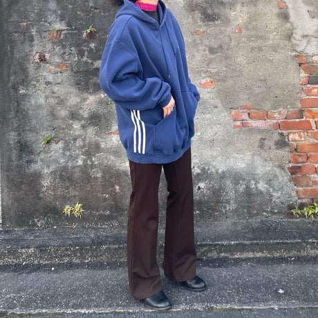 adidas ボディラインデザインパーカー