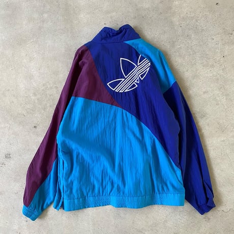 adidasハーフジップナイロンPO