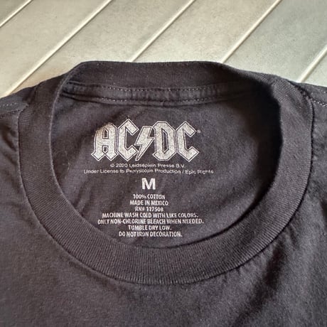 AC/DC プリントTシャツ