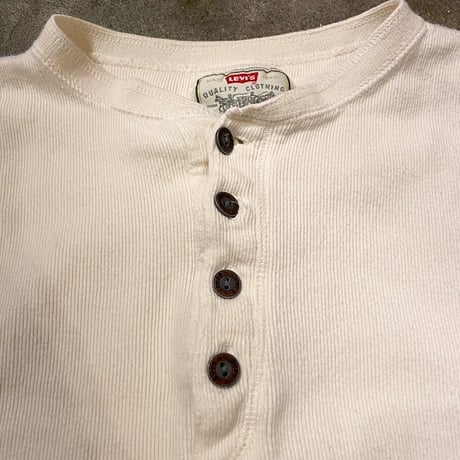 Levi'sヘンリーネックTシャツ