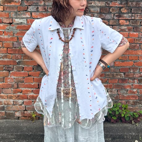 お花刺繍シャツ