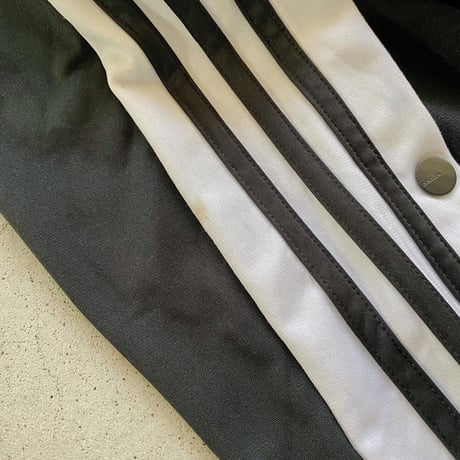 adidasトラックパンツ