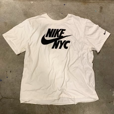 NIKEロゴプリントTシャツ