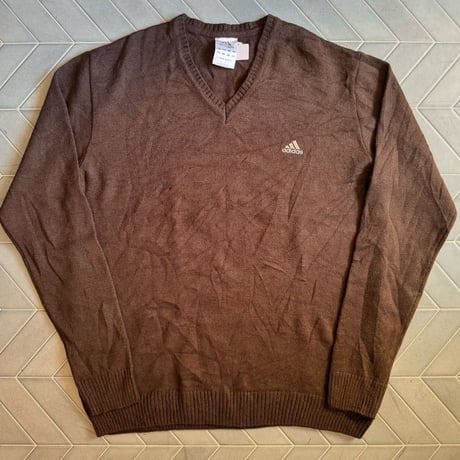 adidas 薄手Ｖネックニット