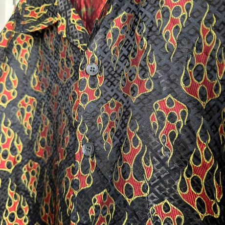 ファイヤーパターン総柄シャツ