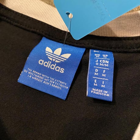 adidas ラインTシャツ