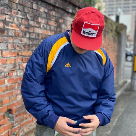 adidas ナイロンプルオーバー