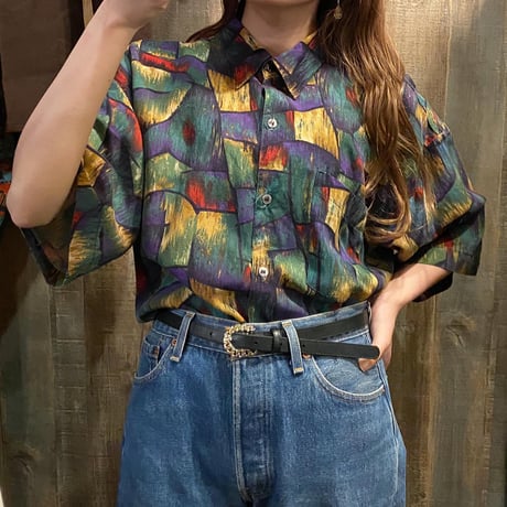 アート柄シャツ