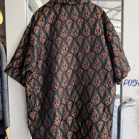 ファイヤーパターン総柄シャツ