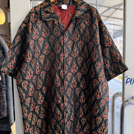 ファイヤーパターン総柄シャツ