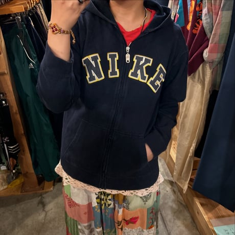 NIKE ワッペンジップパーカー