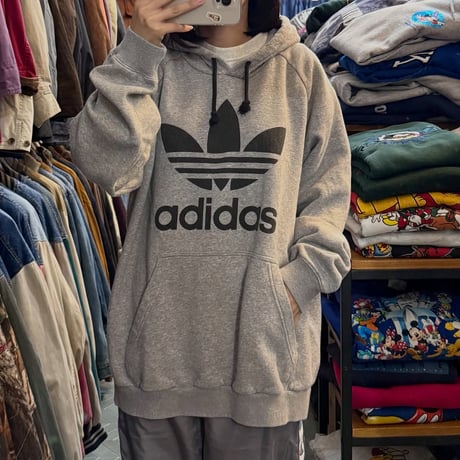 adidas トレフォイルパーカー