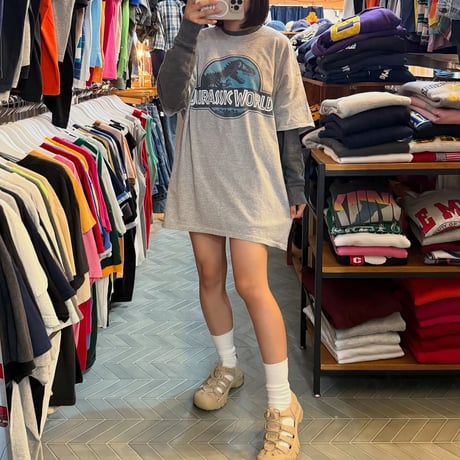 ジュラシック・ワールド ロゴTシャツ