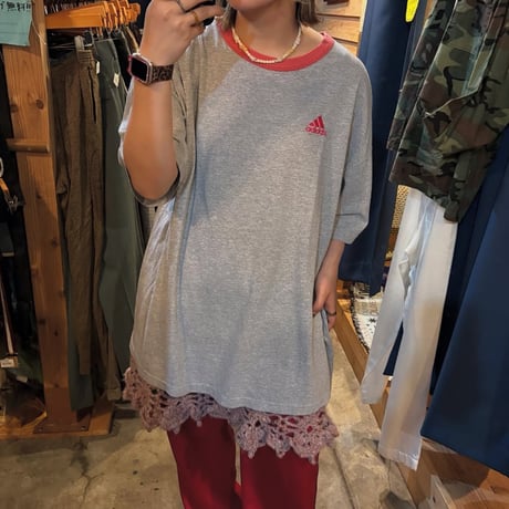 adidas ワンポイント刺繍リンガーTシャツ