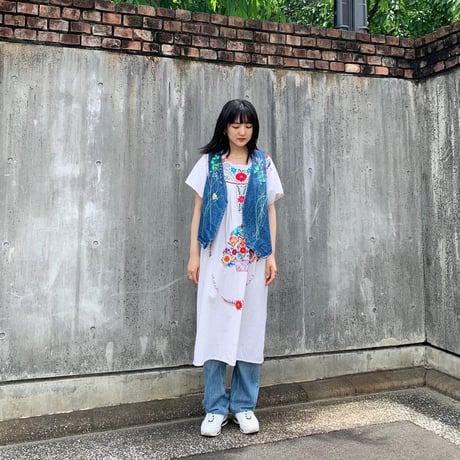 手刺繍デニムベスト