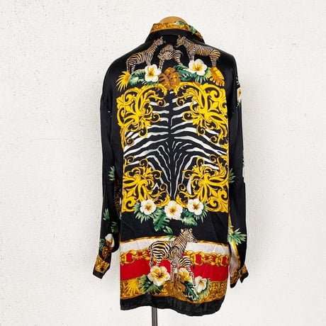 シルク柄シャツ
