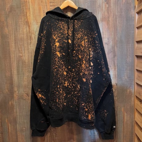 Champion ブリーチ加工ワンポイント刺繍フーディー