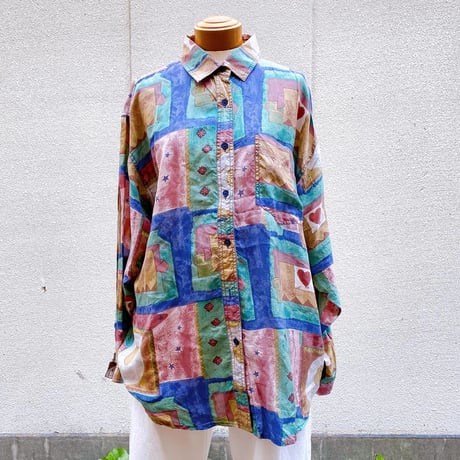 シルク柄シャツ
