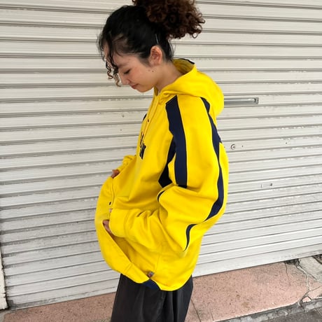 NIKE プルオーバーフーディー