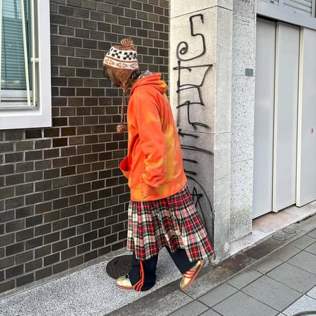 Carhartt ブリーチ加工フーディー