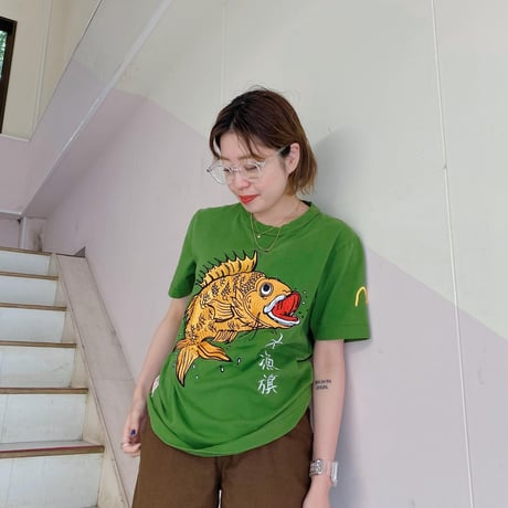 黄金魚刺繍Tシャツ