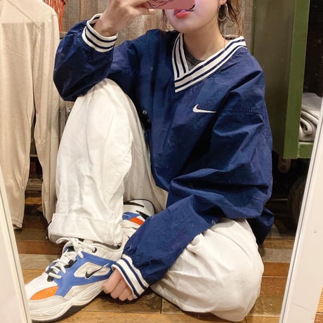 NIKE Vネックナイロンプルオーバー