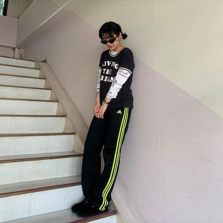 adidasネオンイエロートラックパンツ