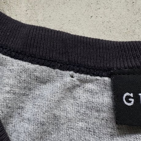 GUESS リンガーTシャツ