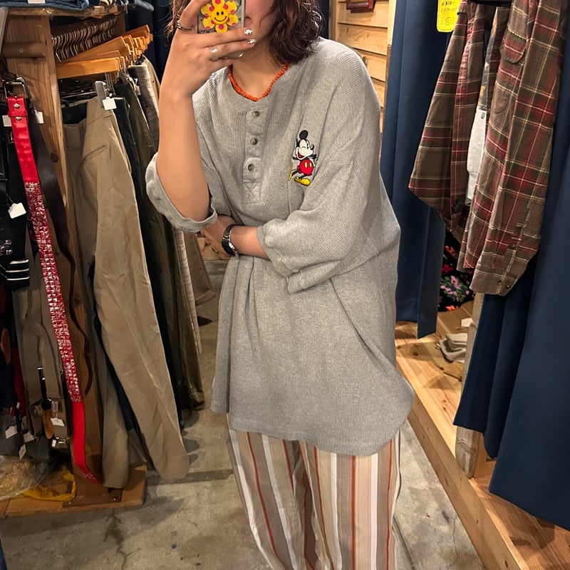 激レア!ディズニー ヘンリーネックTシャツ ワッフル生地 サーマル　刺繍 USA ヘンリーネック サーマル ミッキー刺繍 Tシャツ | CUSTOM FEVER