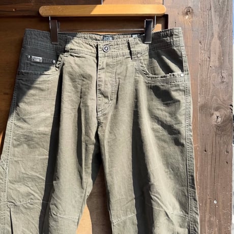 KÜHL  軽量アウトドアパンツ