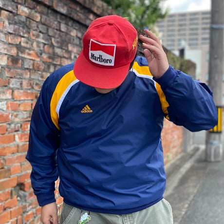 adidas ナイロンプルオーバー