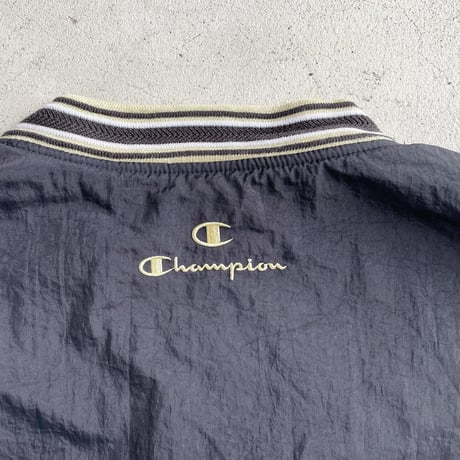 championナイロンプルオーバー