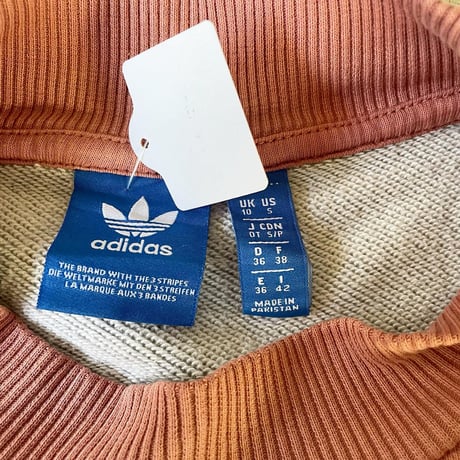 adidas ボトルネックデザインスウェット