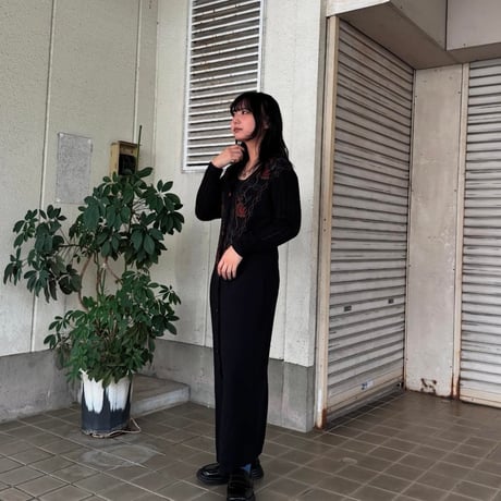 CAROLE LITTLE 刺繍入りニットワンピース
