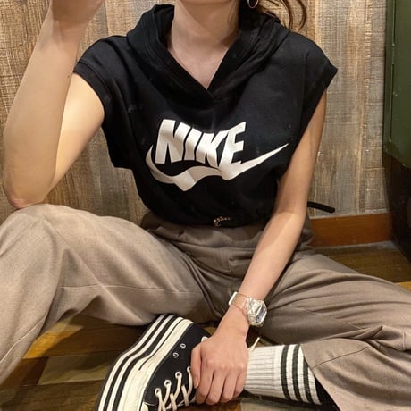 NIKEノースリーブパーカ