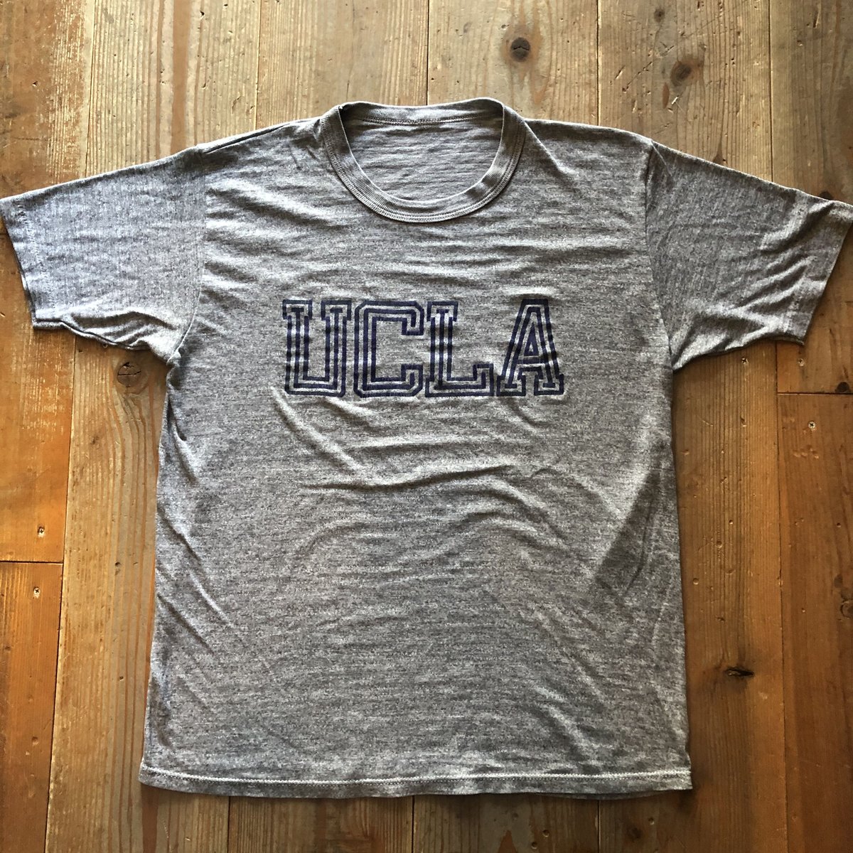 【80s】UCLA JERZEESヴィンテージ カレッジTシャツ染み込みプリント 80s】UCLA JERZEESヴィンテージ カレッジTシャツ染み込み