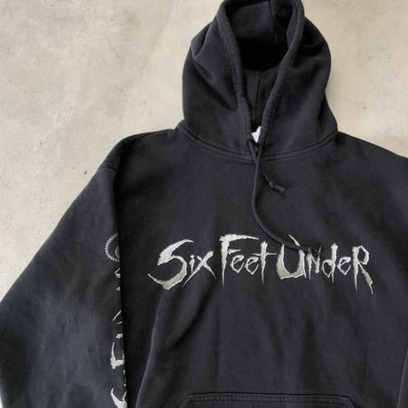 Six Feet Under袖プリント入りフーディ