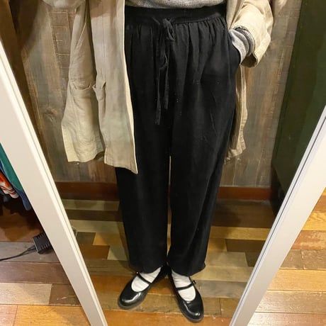 ブラックスリラックスパンツ