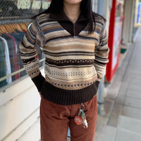 ハイネックハーフジップニット