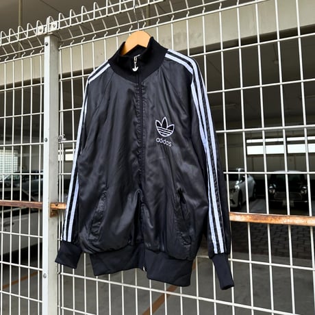 adidasナイロンジャケット