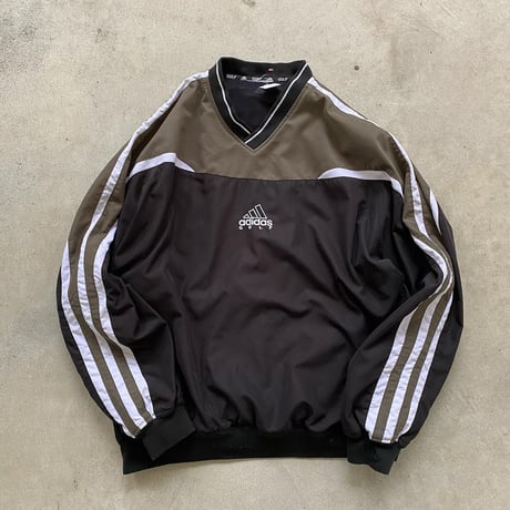 adidasＶネックプルオーバー