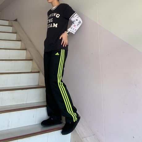 adidasネオンイエロートラックパンツ
