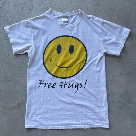 Free hugs!スマイルTシャツ