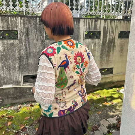 総柄刺繍ベスト