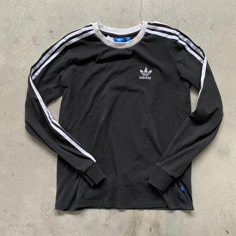 adidasラインロンT