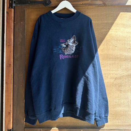 オオカミ刺繍スウェット