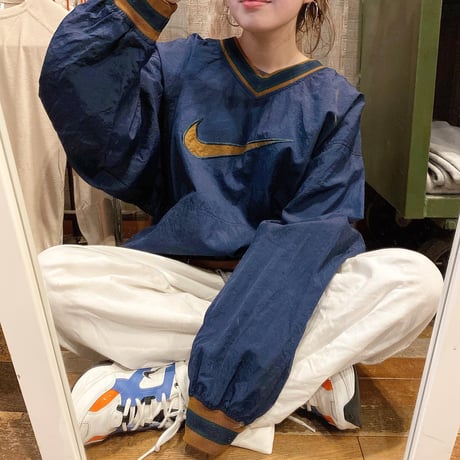 NIKE Vネックナイロンプルオーバー