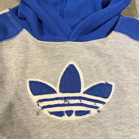 adidas ラグランスリーブパーカー