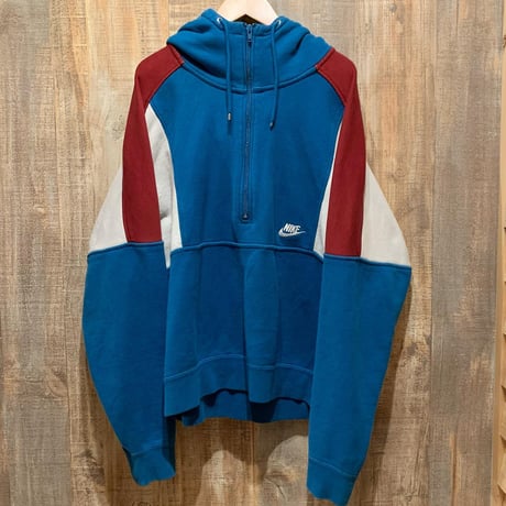 NIKEハイネックハーフジップパーカー